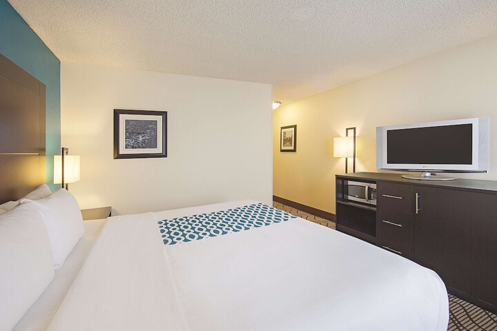 Room 6 of 40