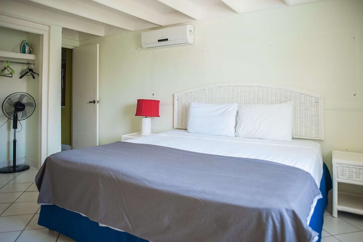 Room 8 of 50