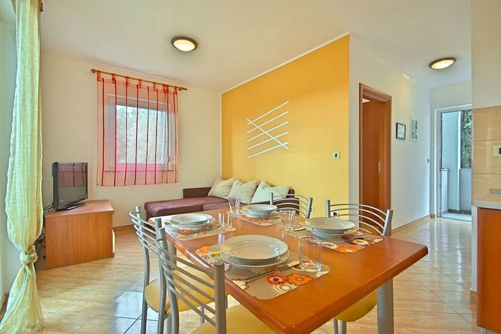 Room 4 of 23