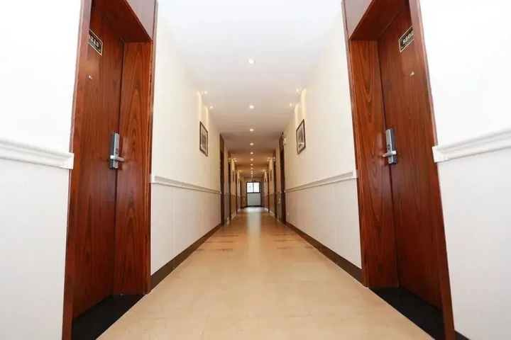 Room 10 of 15