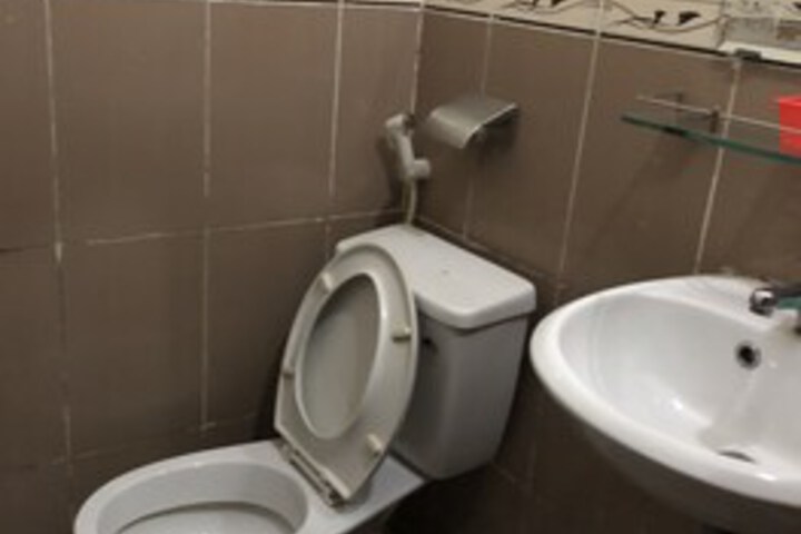Room 3 of 8