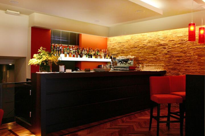 Lounge 79 of 113