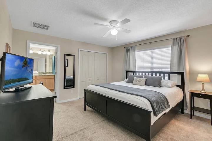 Room 6 of 26
