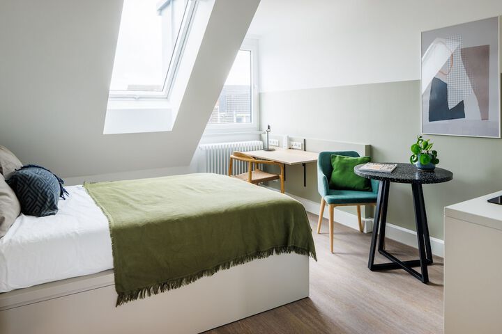 Room 2 of 19