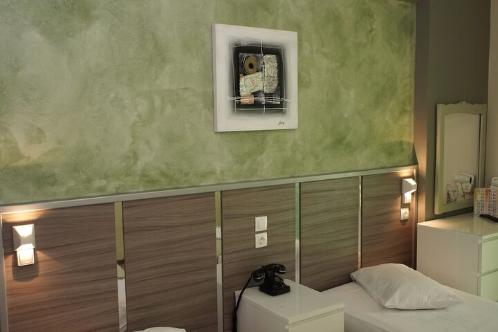 Room 65 of 100
