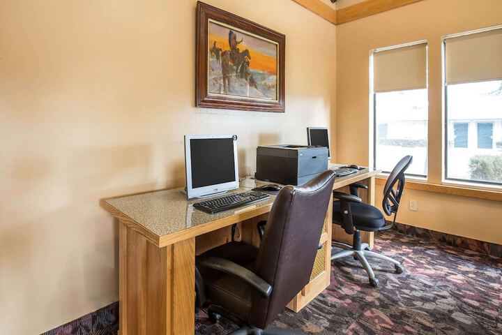 Business Center 29 of 33