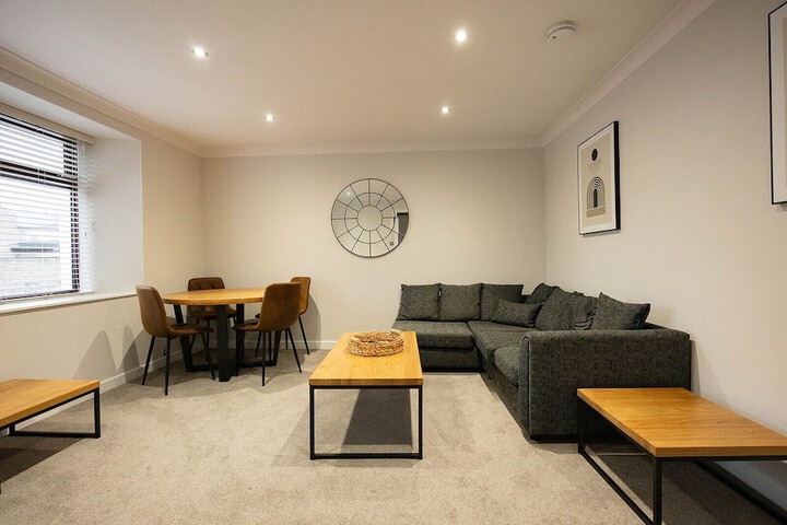 Lounge 26 of 34