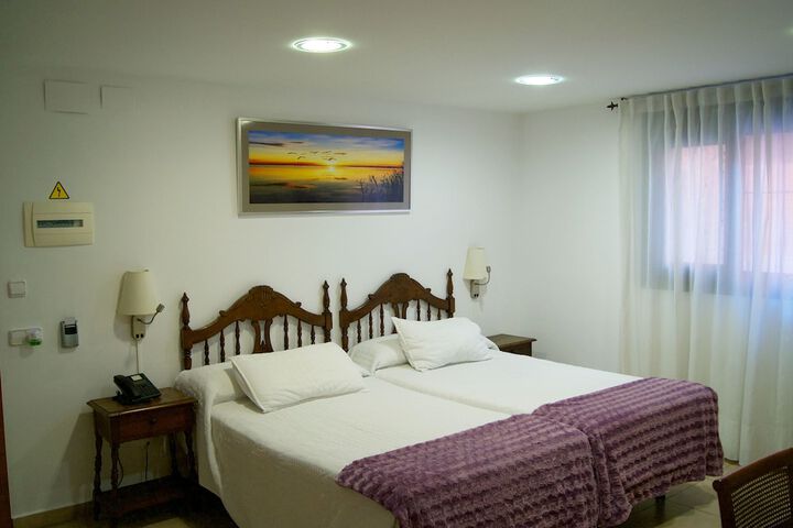 Room 6 of 103