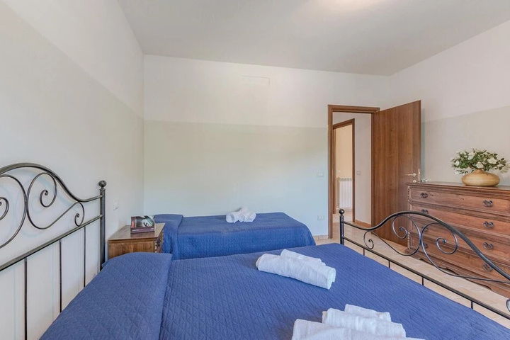 Room 3 of 12
