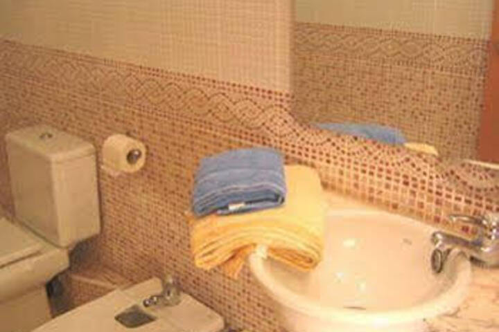 DELUXE CITY CENTER APARTMENT