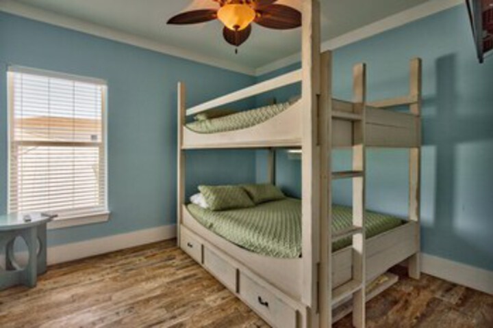 Room 37 of 43