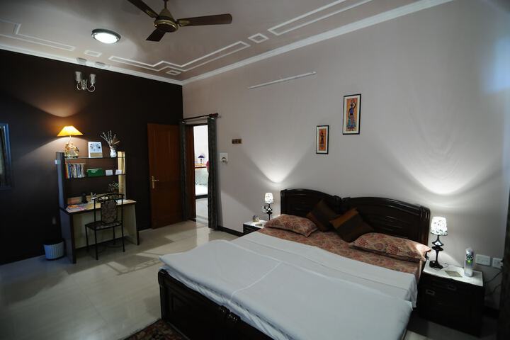 Room 12 of 30