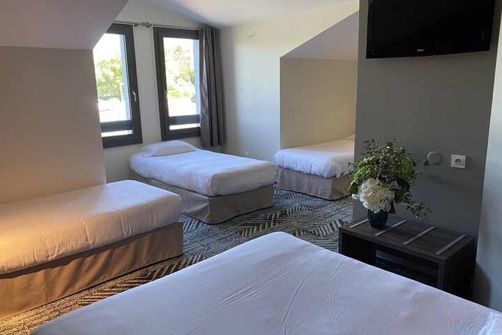 Room 33 of 105
