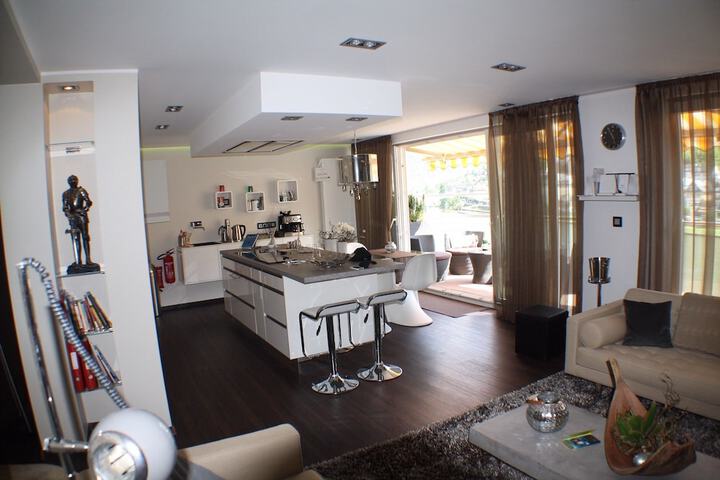 Room 21 of 37