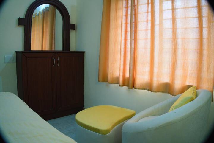 Room 10 of 16