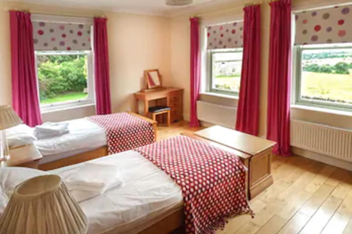Room 4 of 7