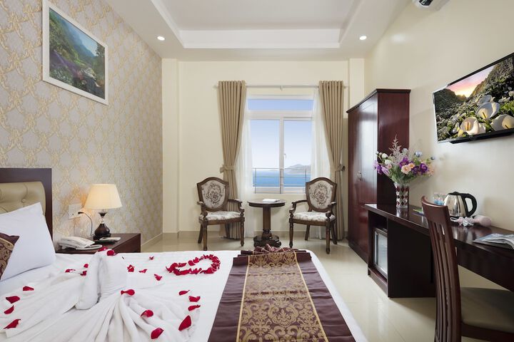 Room 6 of 44