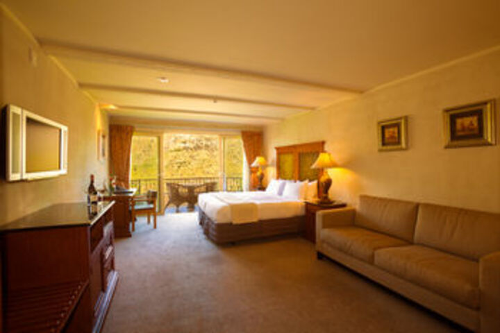 Room 33 of 70
