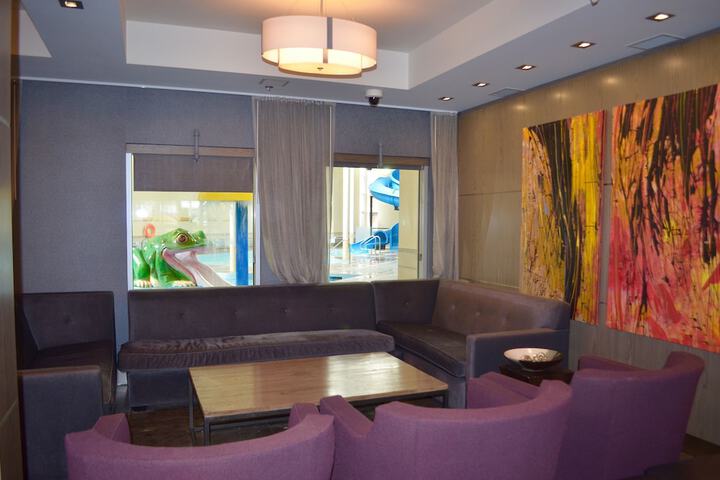 Lounge 43 of 55
