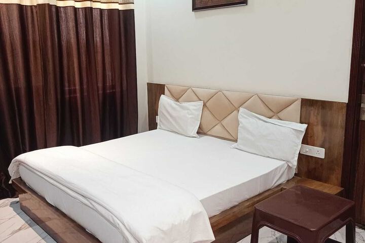 Room 2 of 7