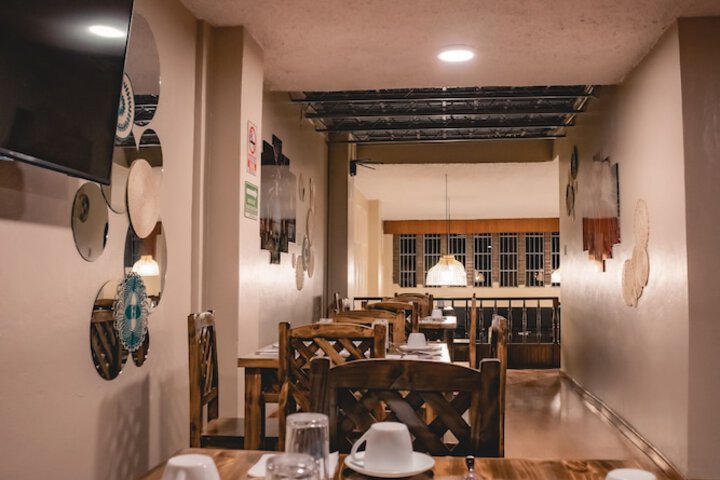 Dining 31 of 42
