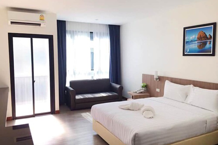 Room 9 of 34