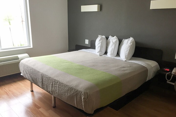 Room 9 of 36