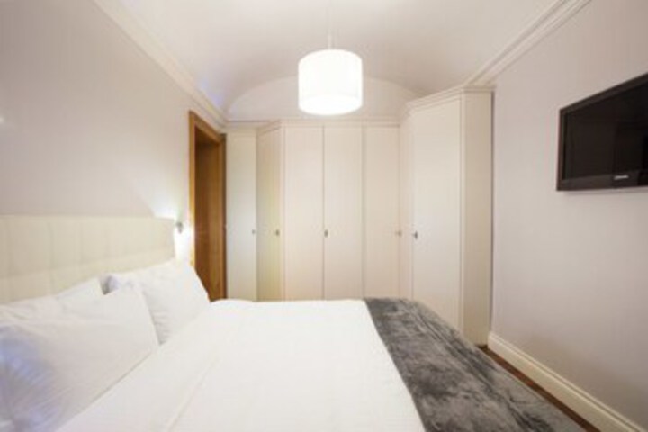 Room 8 of 20