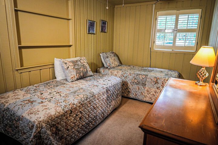 Room 21 of 232