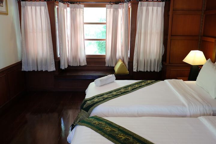 Room 9 of 37