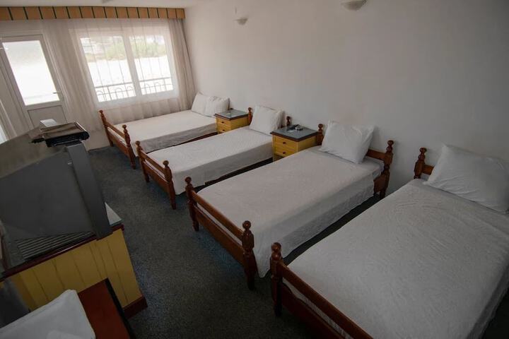 Room 4 of 11