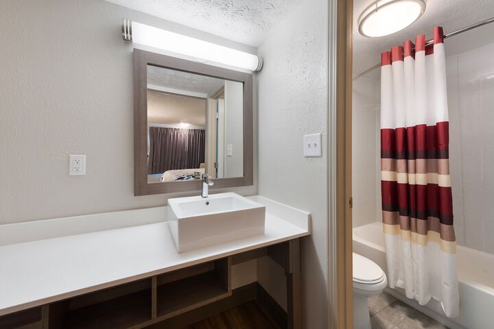 ADA Accessible Standard King (15 of 22)