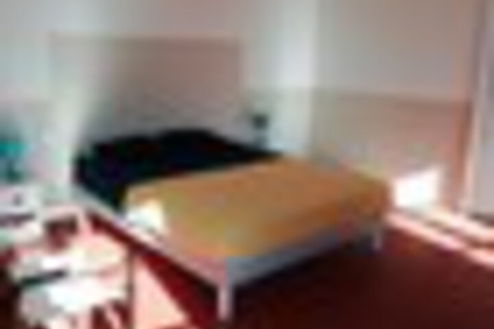 Room 5 of 33