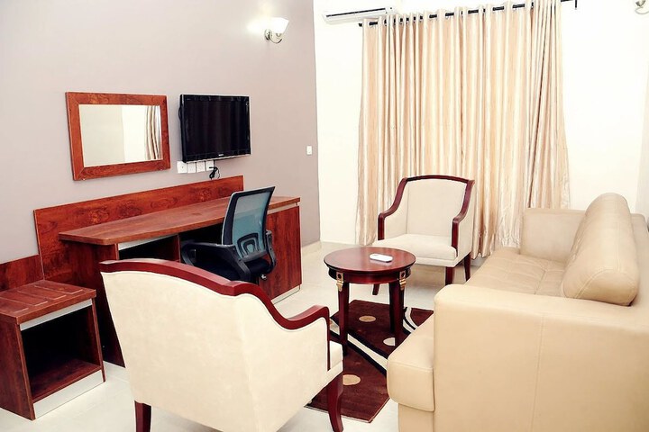 Room 13 of 31