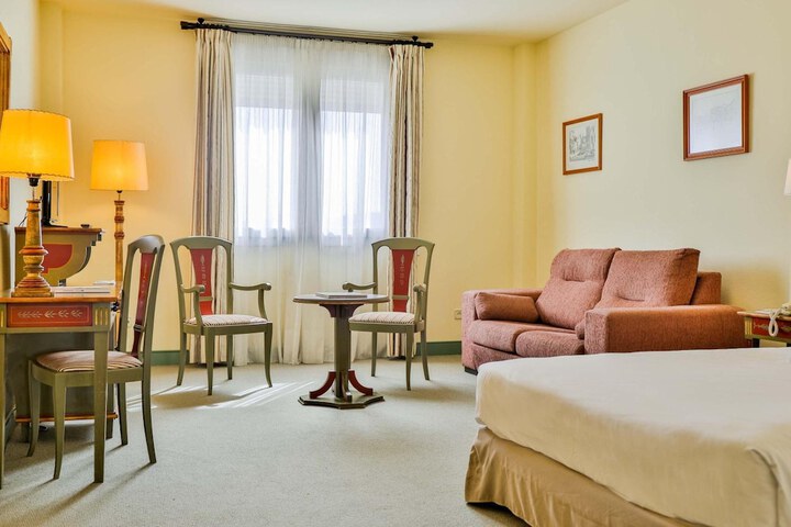 Room 14 of 36