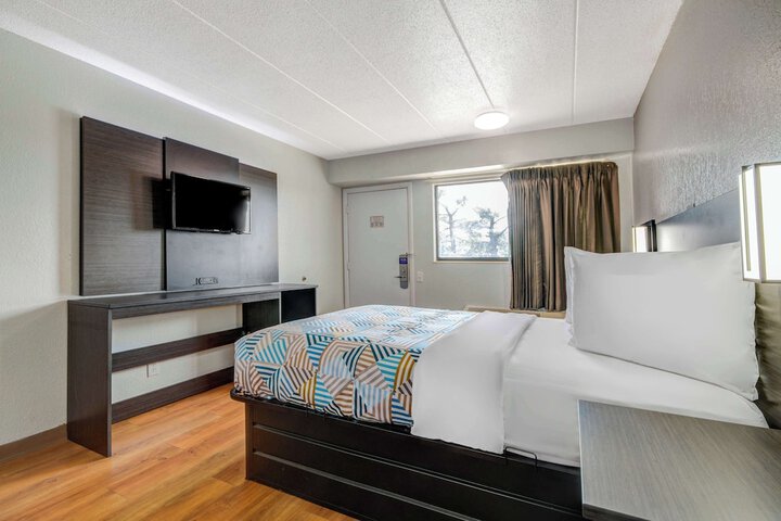 Room 14 of 36