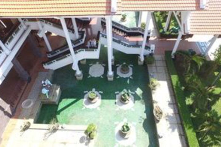 Hotel 6 of 104