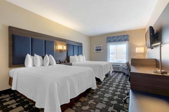 2 Queen Beds Microwave, Refrigerator High Speed Internet Accessible Full Breakfast (6 of 7)