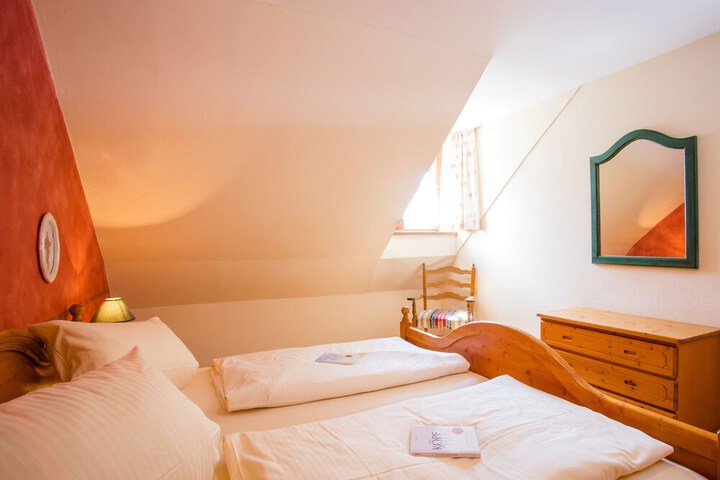 Room 4 of 14