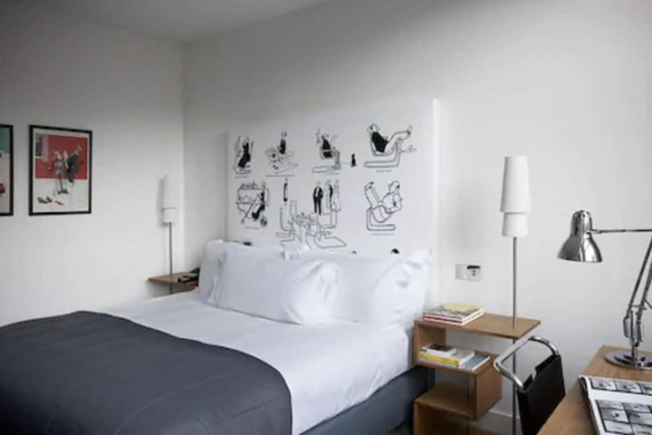Room 27 of 68
