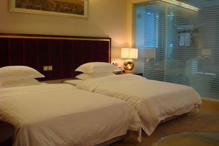 Room 7 of 12