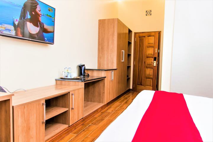 Room 3 of 28