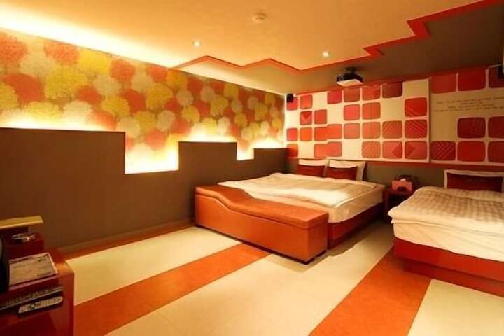 Room 35 of 59