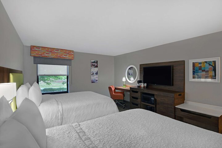 2 Queen Beds (4 of 9)