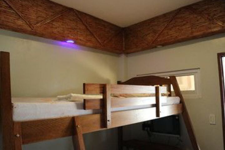 Room 25 of 31
