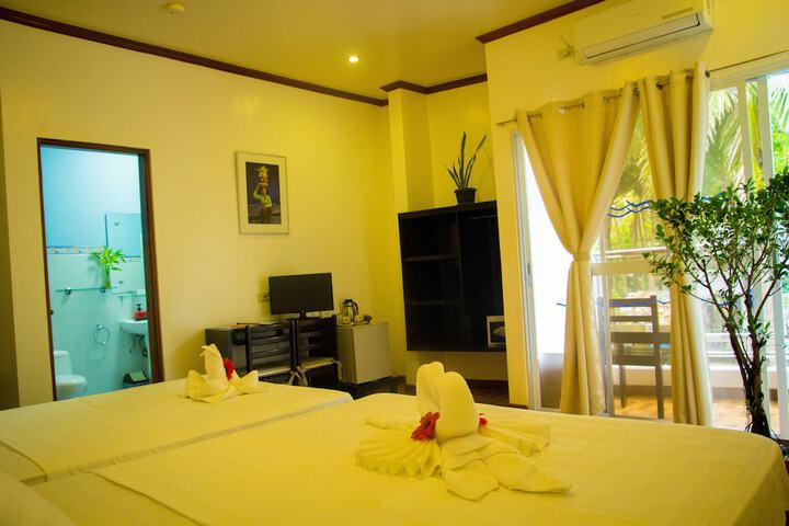 Room 12 of 114