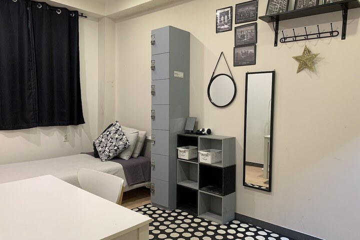 Room 30 of 52