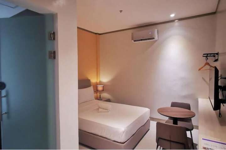 Room 14 of 16