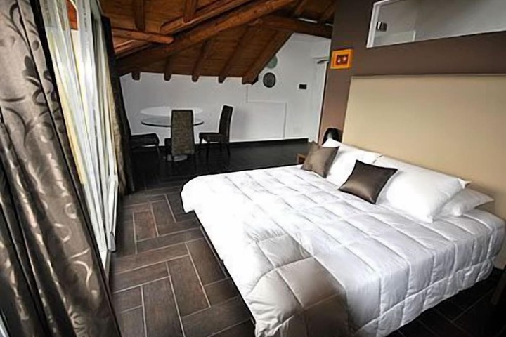 Room 5 of 31