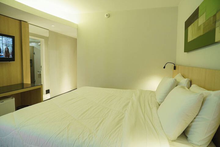 Room 16 of 103
